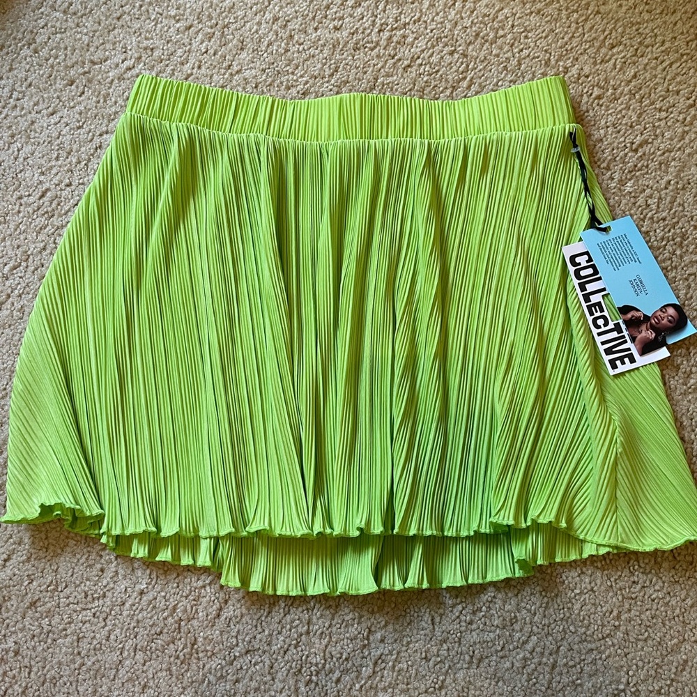 **FREE**w/bundle* NWT* Future Collective skirt